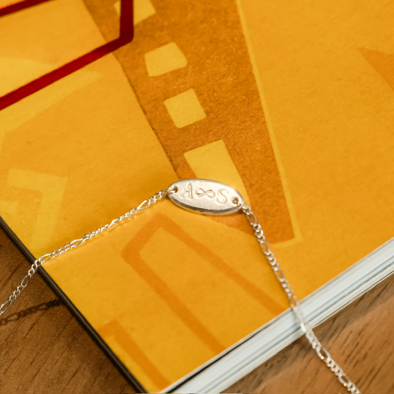 Bracelet for Men with Oval Shape